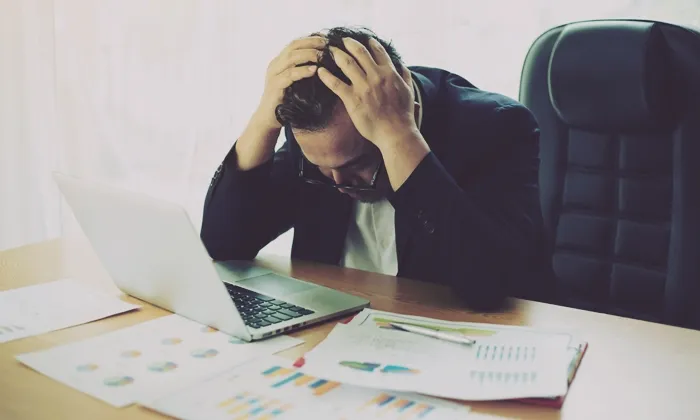 ความเคร่งเครียด  จะนำมาสู่การมีทัศนคติแง่ลบ